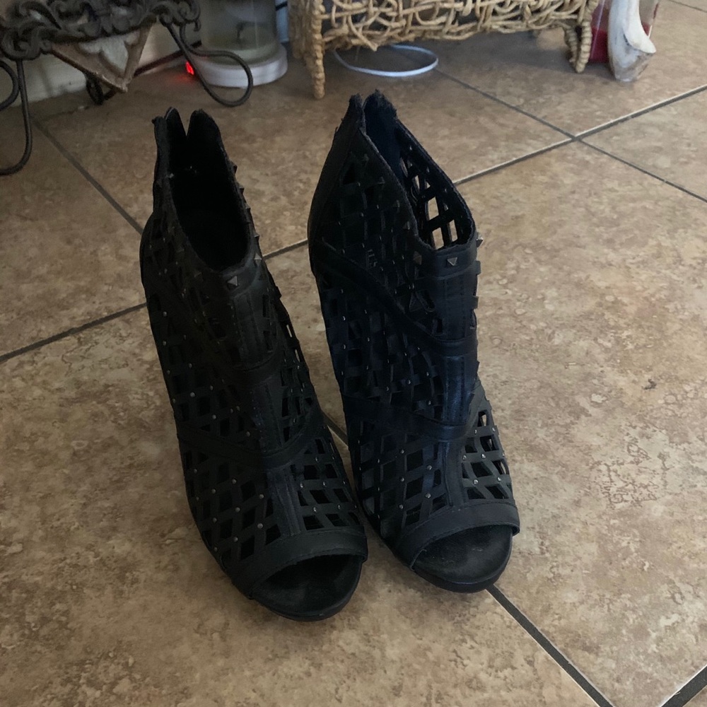 Aramelle Black Lattice Shoes